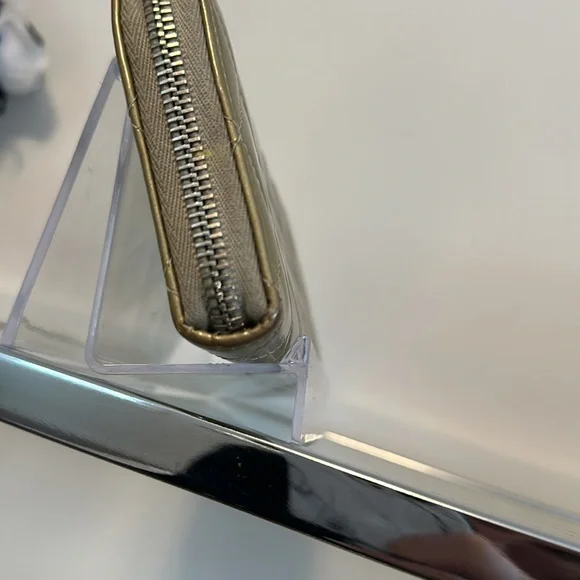 BLACK FRIDAY GIVEAWAY! Chanel Patent Leather Quilted Champagne Wallet - Picture 7 of 16